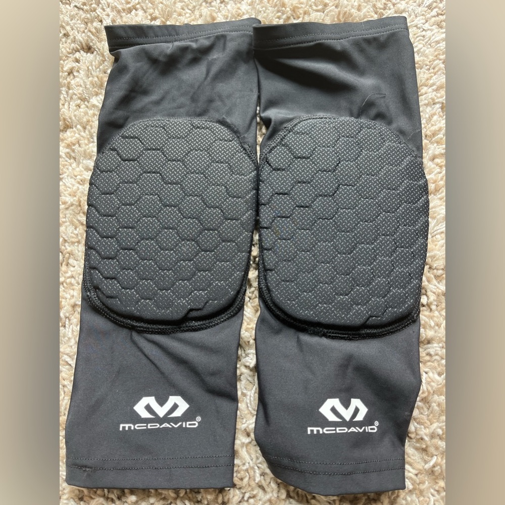 McDavid Hexpad knee sleeve pads